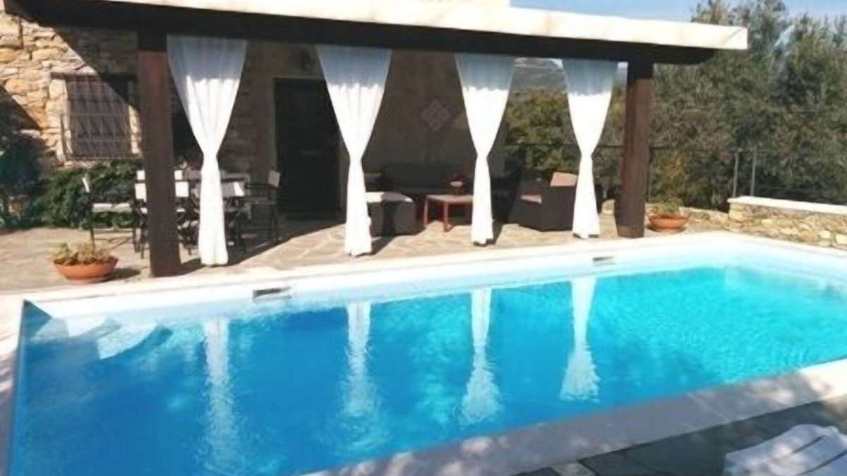 Vescina Apartment | Il Portico Suite de Charme with private pool citra 010002-LT-0001