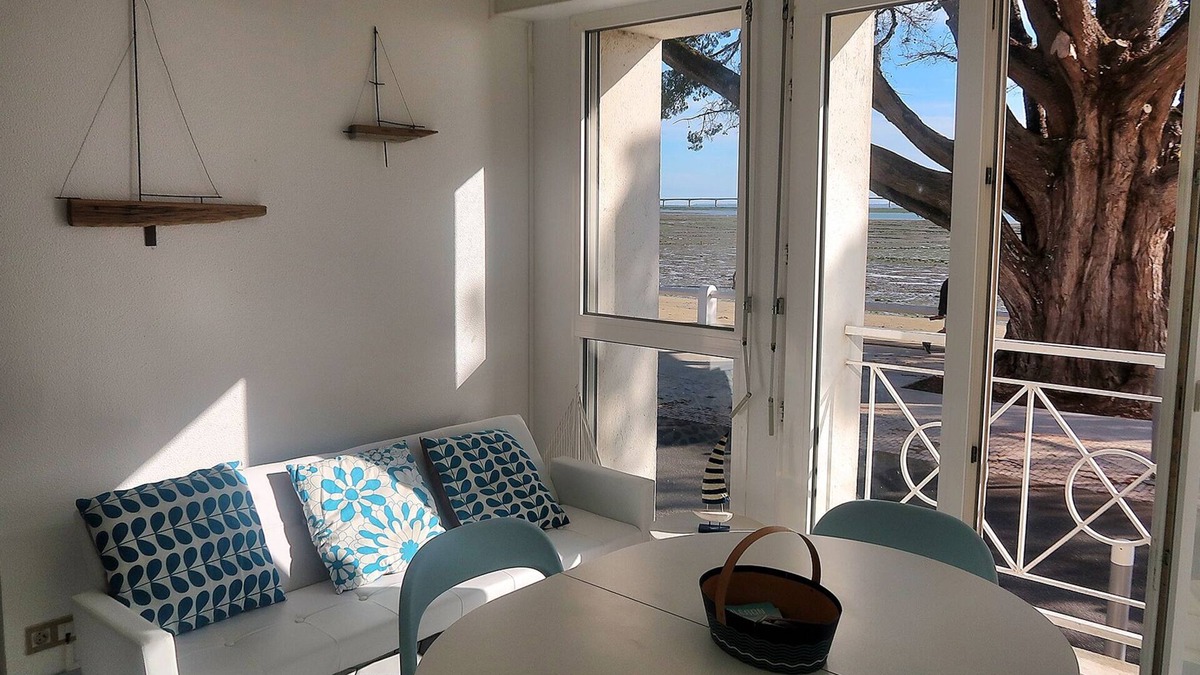 Saint-Trojan-les-Bains Apartment | Ile d'Oleron, St Trojan les Bains, Apartment T2, facing the sea: