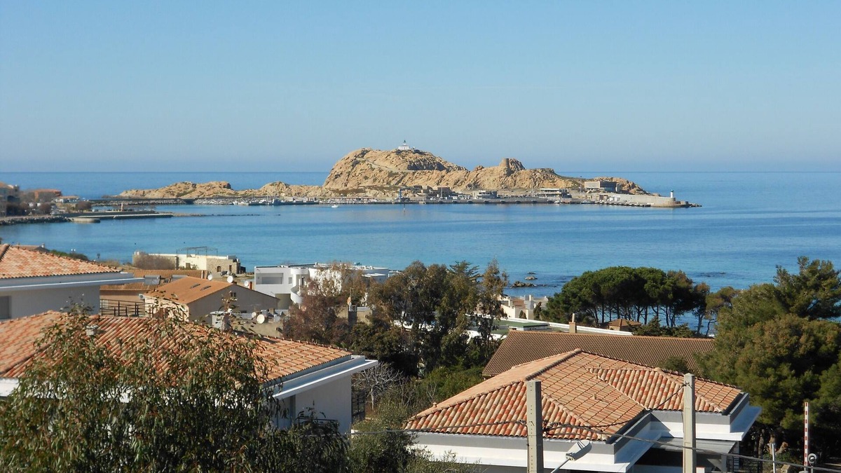 L'Ile-Rousse Apartment | ile-rousse Apartment 100metres from the beach
