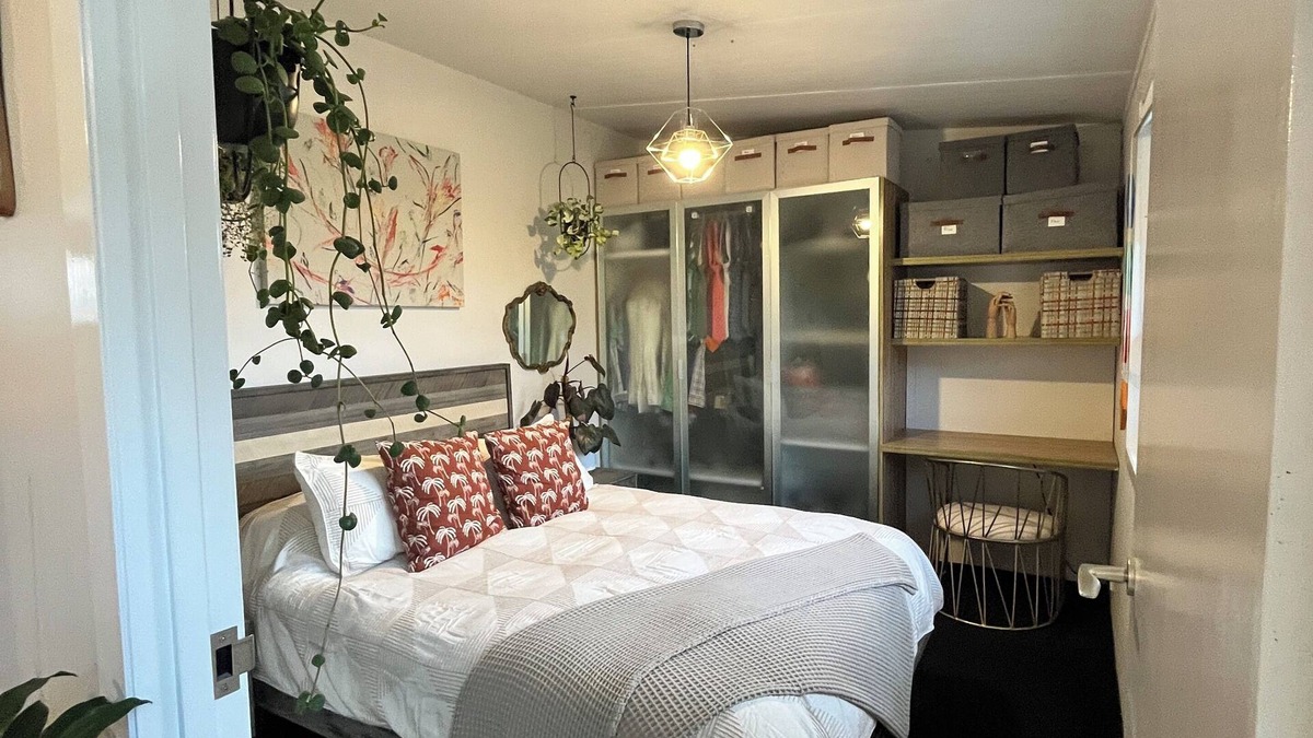 Auckland House | Imagine a Beach House with Sea Views. Just relax, child and pet friendly