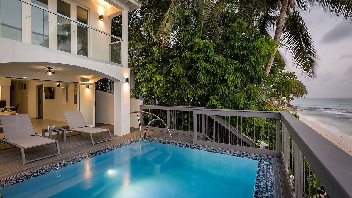 Prospect Villa | Imagine Villa- Clean & Modern Beachfront 4 bed with Penthouse