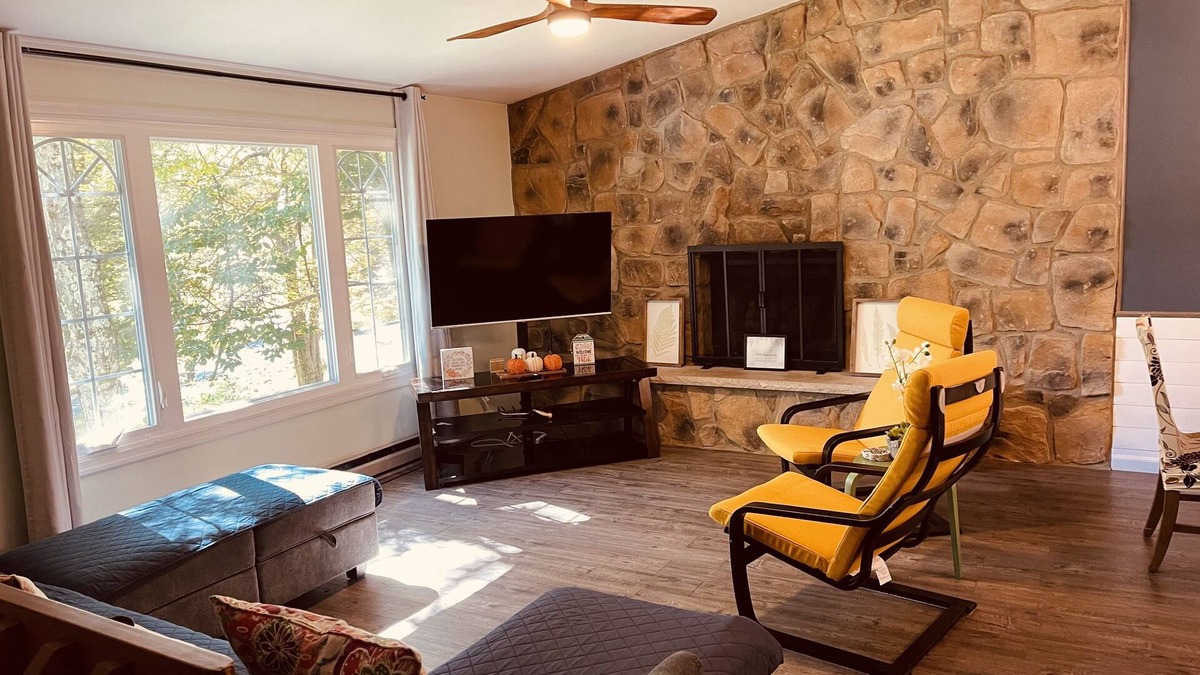 Tunkhannock Township House | IML -NearJim Thorpe-Pets Allowed🐕🦺 Free, Sleeps10