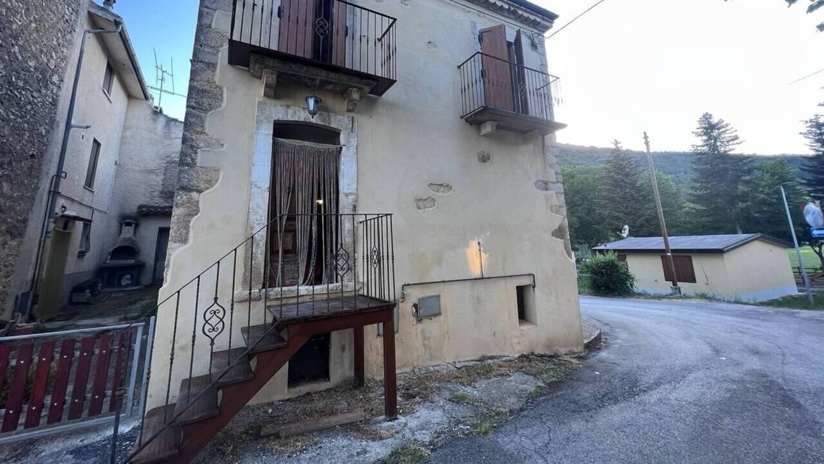 San Benedetto in Perillis House | Immaculate 2-Bed House