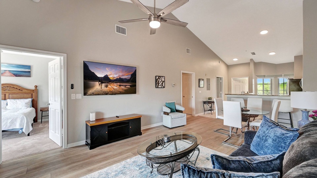 Ole Condo | Immaculate 2 Bed/2 Bath Resort Condo in Naples. Close to Marco Island!