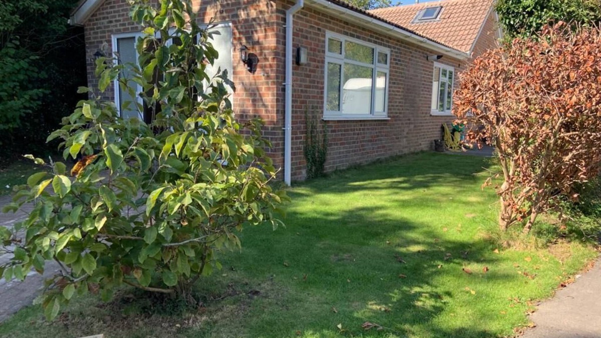 Lacey Green House | Immaculate 2-Bed House in High Wycombe HP14