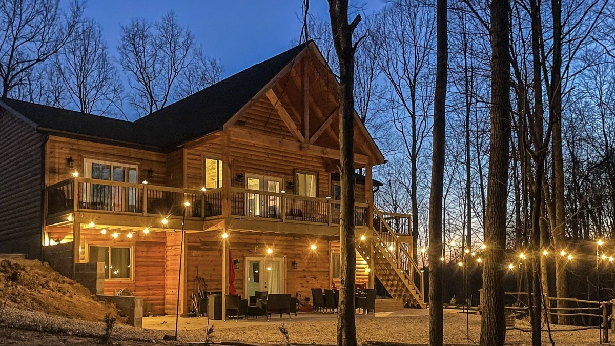 Athens Cabin | Immaculate 20 Person Lodge, close to Hocking Hills
