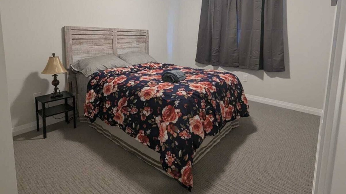 Niagara Falls House | Immaculate 3 Bedrooms House IN Niagra Falls. Best Value IN Niagra Region!!!