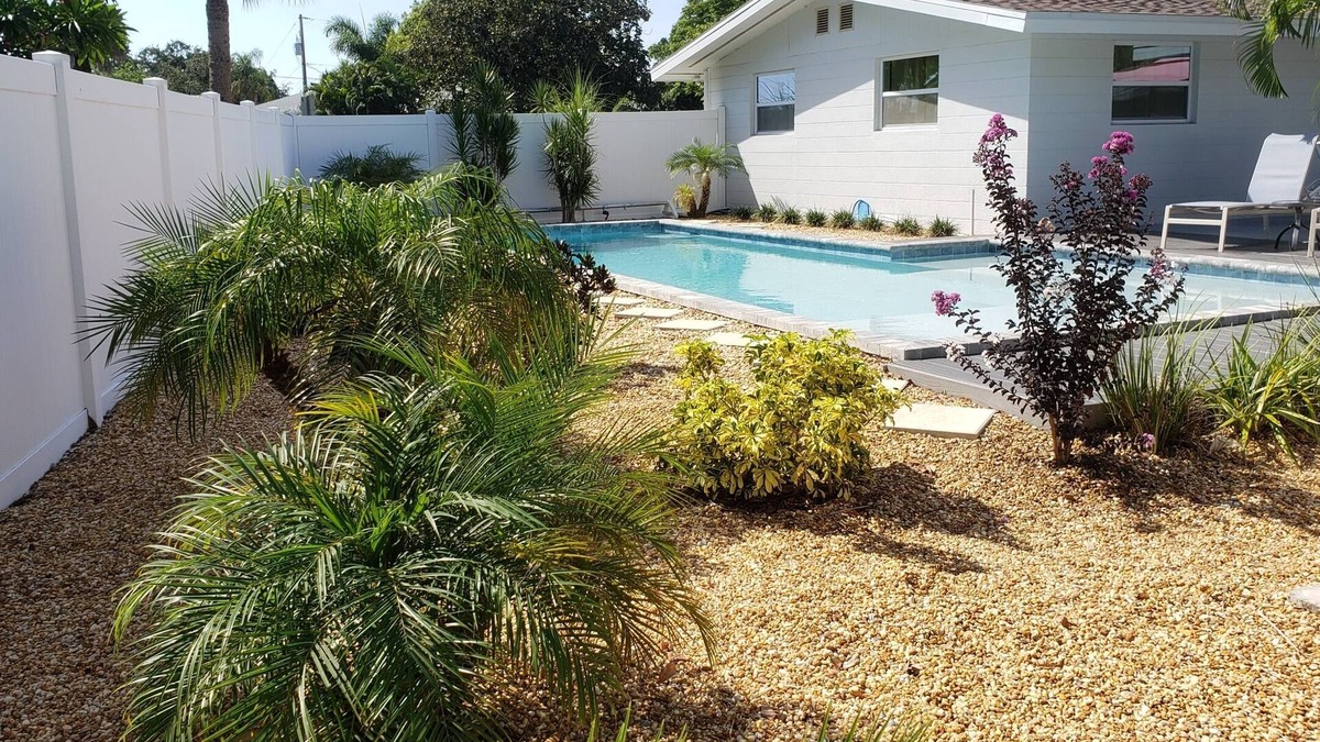 Southgate House | Immaculate, 3 bedroom, 2 bath Close to Siesta Beach, with HEATED POOL