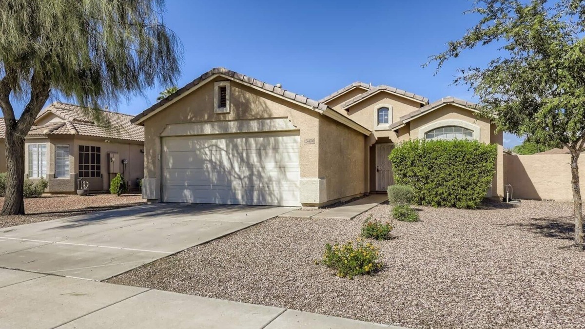 Roseview Condo | Immaculate 3 Bedrooms, 2 Bathrooms Home in beautiful Surprise AZ.