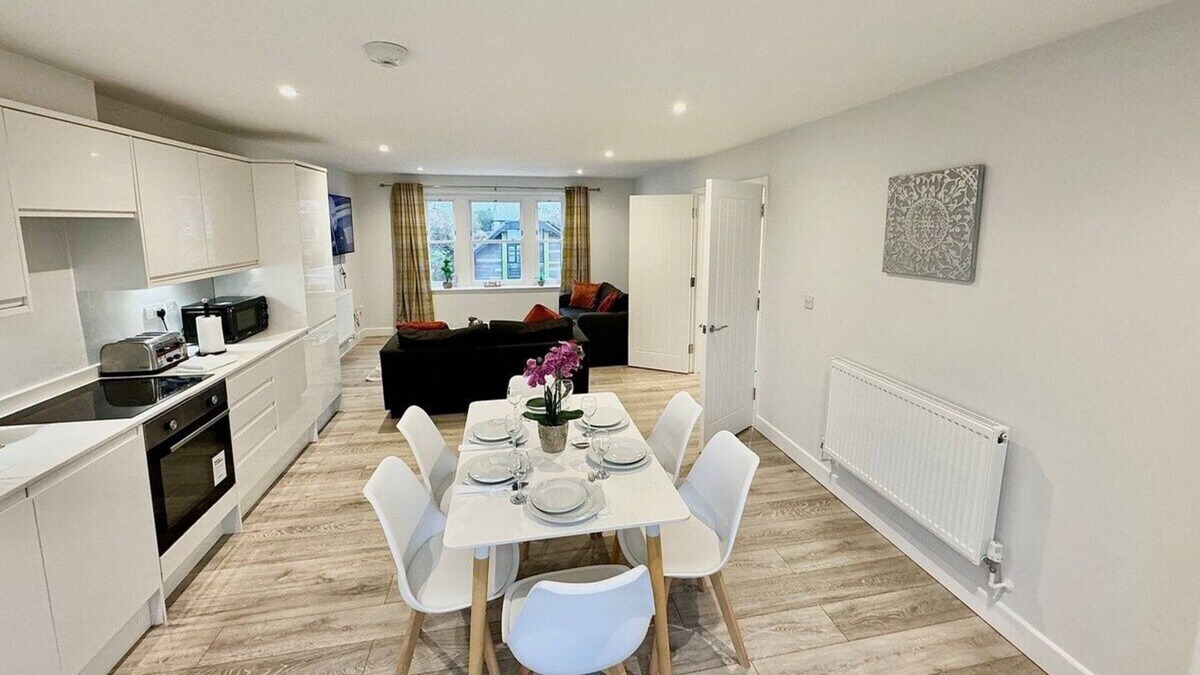 Faversham Apartment | Immaculate 3Bed home/freeparking
