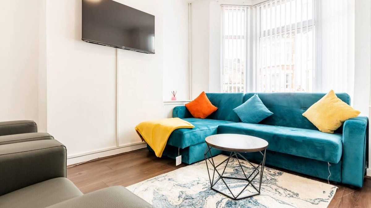 Bootle House | Immaculate 4-Bed House Near Anfield and Goodison