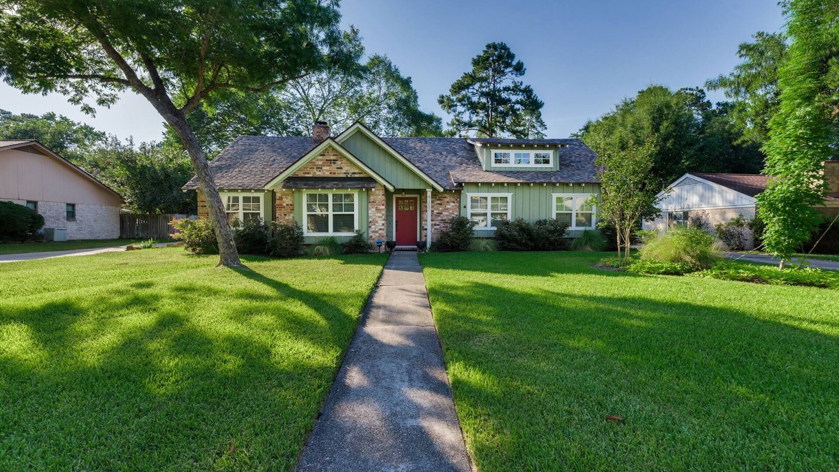 Houston House | Immaculate 4 bedroom 20 minutes to Downtown/Woodlands/Airport/Exxon w/huge yard