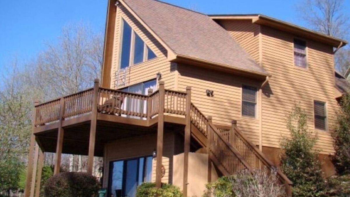 Cana Cabin | Immaculate Cedar Wood-Sided Cabin in Cascade Mountain Resort w/Dramatic Views