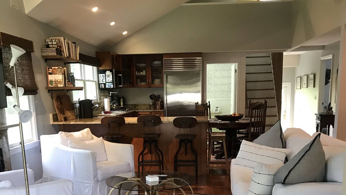 Bellport House | Immaculate charming home steps to Shops, Beach. Golf, Tennis and Village.