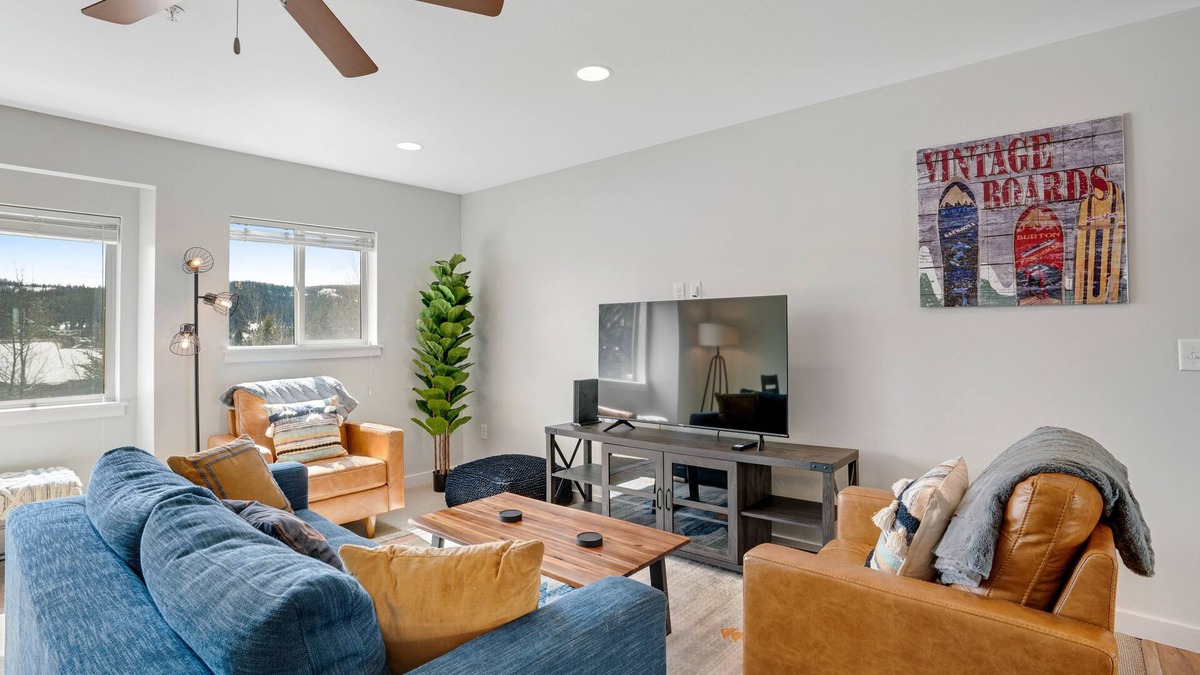 Big Sky Meadow Village Condo | Immaculate Condo Near Meadow Village | New Carpet, Mountain Views & Dog-Friendly
