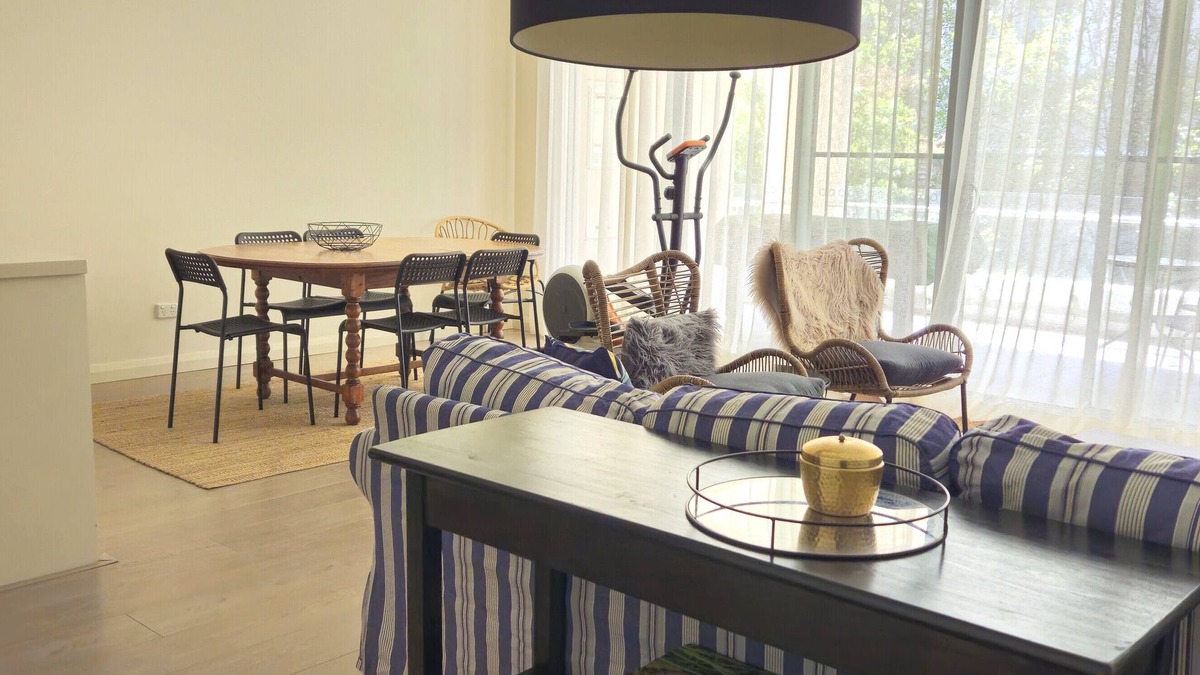 Gordon Apartment | Immaculate & Conveniently Located Apartment in the Heart of Gordon