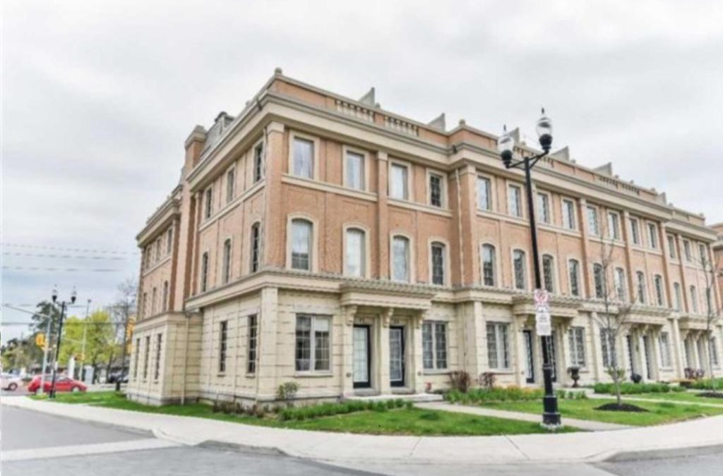 Lawrence Park Villa | Immaculate Executive Townhouse