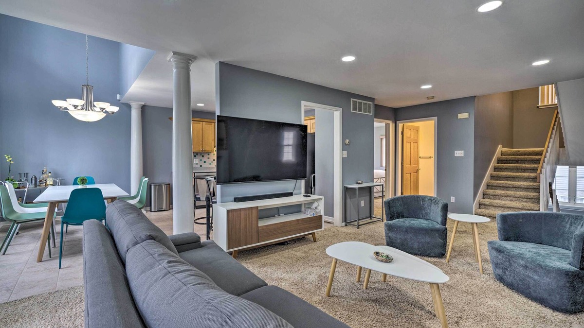 Miller Beach House | Immaculate Family Townhome - Walk to Beach!