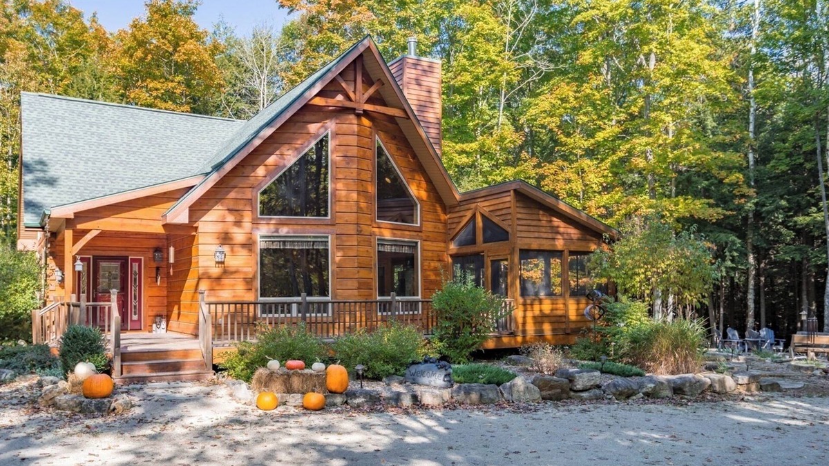 Egg Harbor Cabin | Immaculate Hand-Hewn Log Cabin ~ Private Wooded Setting In Egg Harbor