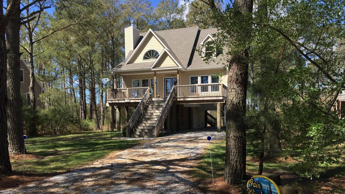 Piney Island House | Immaculate home, close to the bridge to Assateague, bike to the beach!
