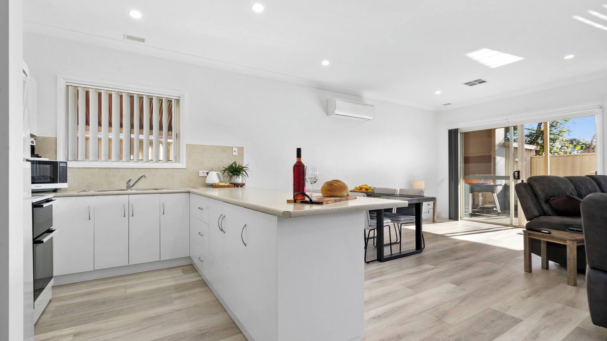 Renmark Apartment | Immaculate, Modern, Comfortable Apartment in a Convenient Location