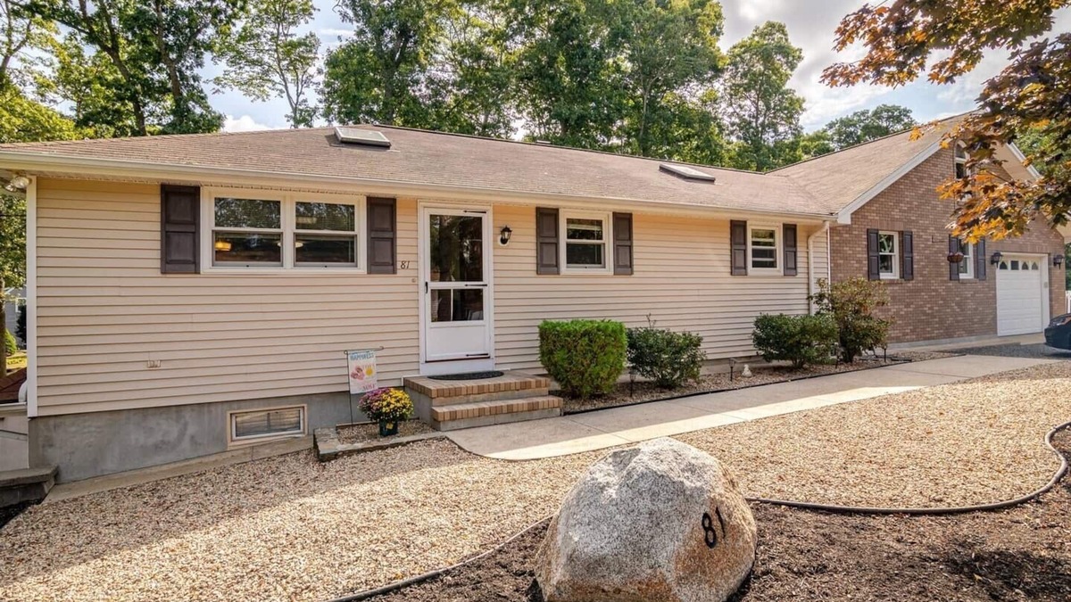 East Falmouth House | Immaculate -Spacious Home with Private Beach Access