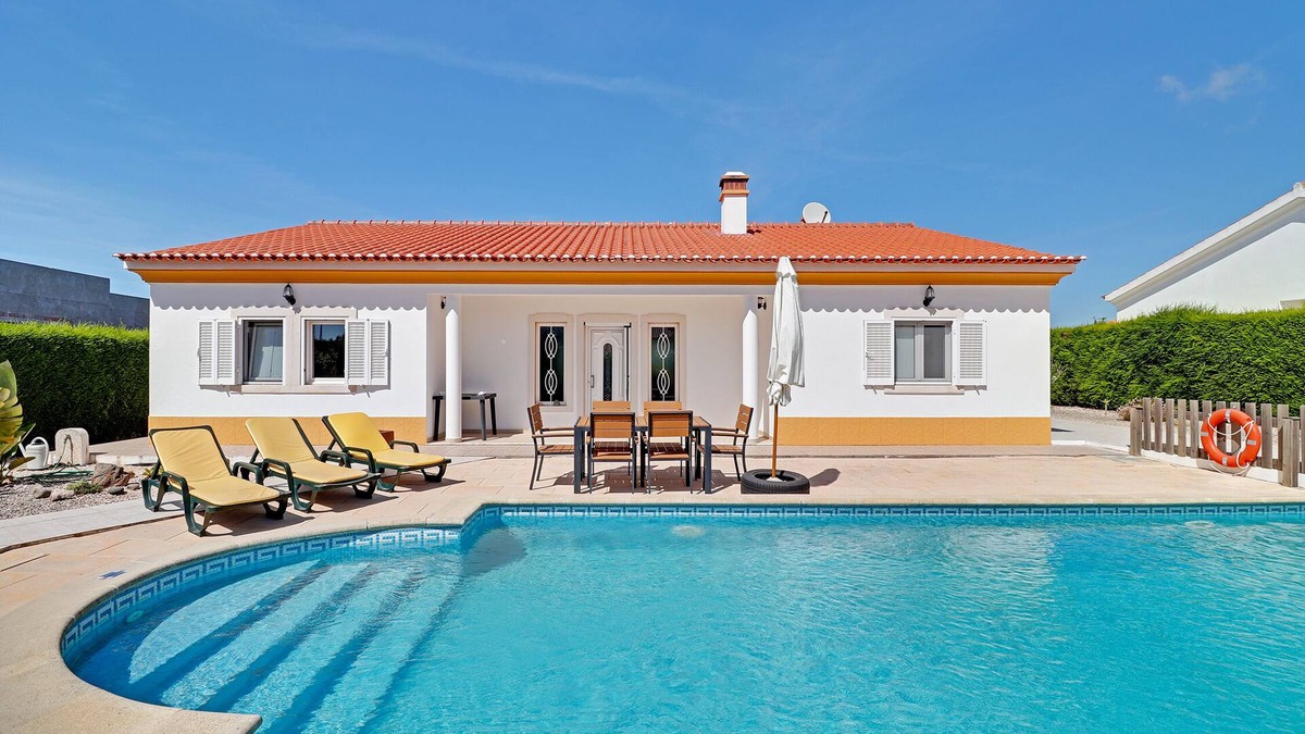 Aljezur House | IMMACULATE SPACIOUS THREE BEDROOM VILLA WITH POOL