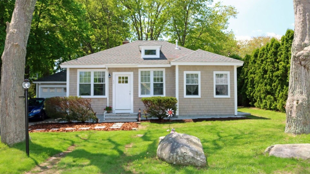 Bonnet Shores House | Immaculate, Updated and Adorable Home in Bonnet Shores
