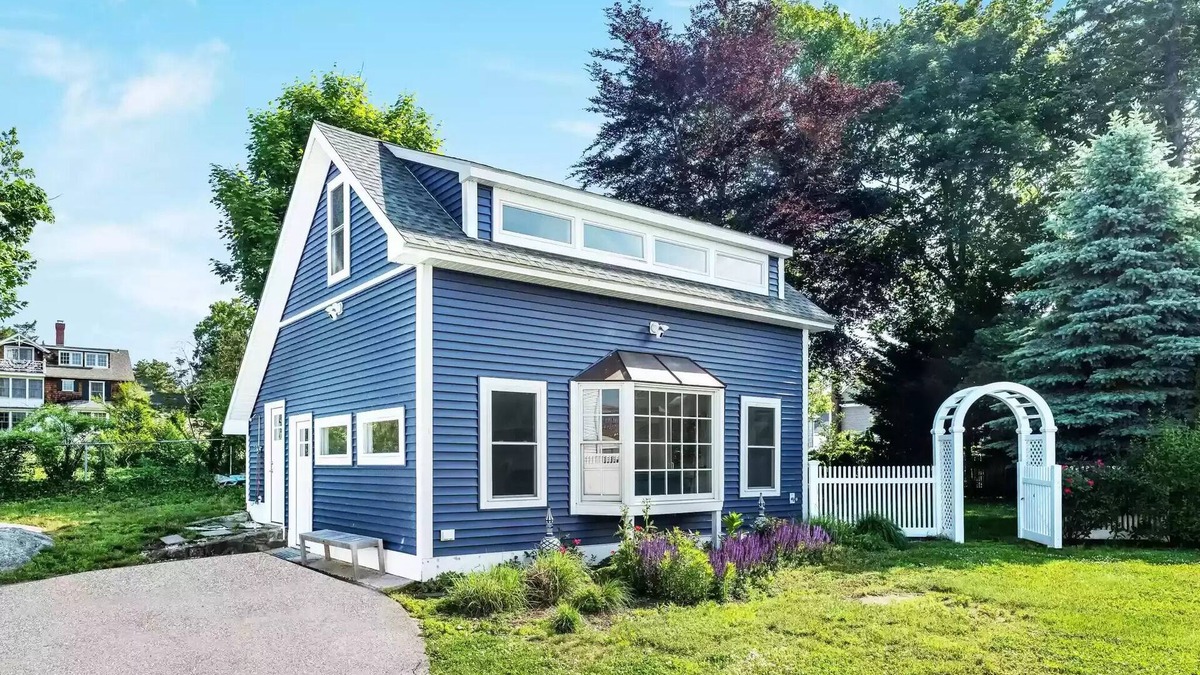 Madison Center Cottage | Immaculate Year Round Cottage Steps from the Beach Sleeps 6
