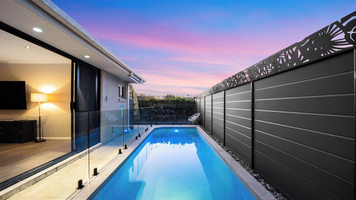 Gold Coast House | Immerse in the ultimate family getaway at our Burleigh Heads haven, where comfort meets charm!