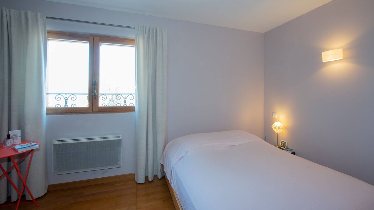 Saint-Laurent Apartment | Immersion in the mid-range mountains, 8 minutes from the A40 motorway