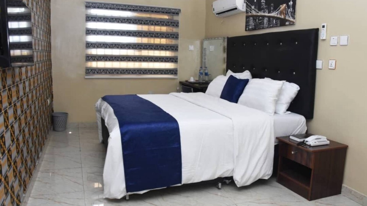 Epetu Cabin | Impeccable 1-Bed Executive Luxury Hotel Apartment