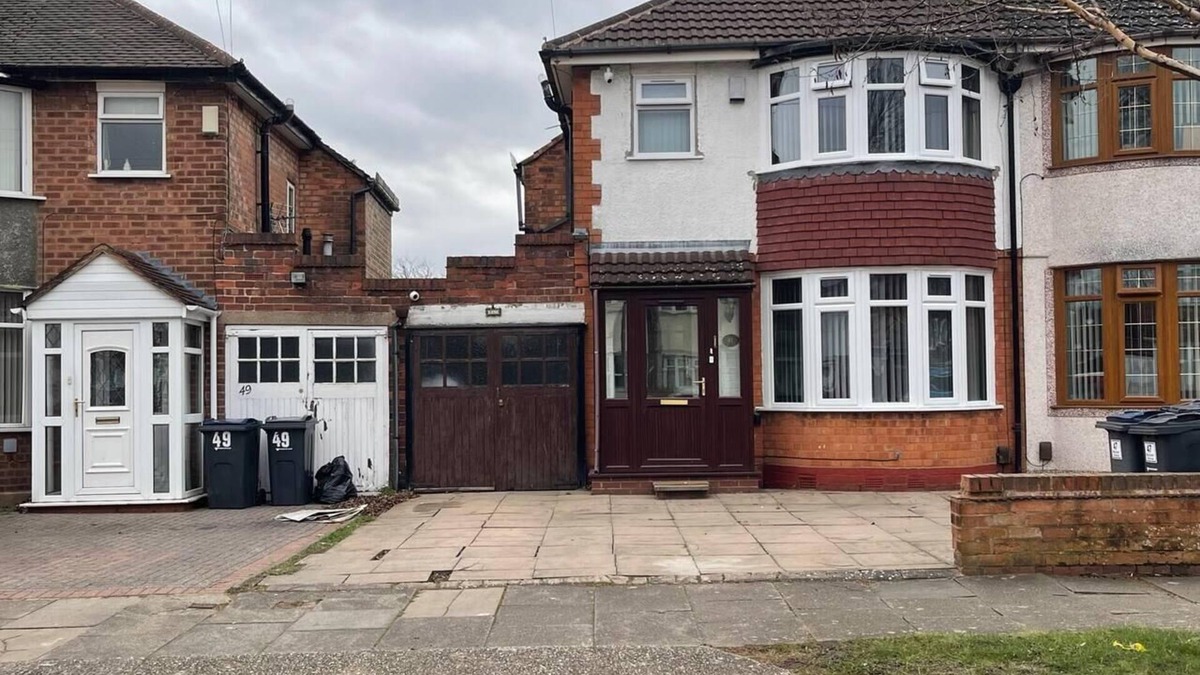 Stonnall House | Impeccable 3-Bed House in Birmingham