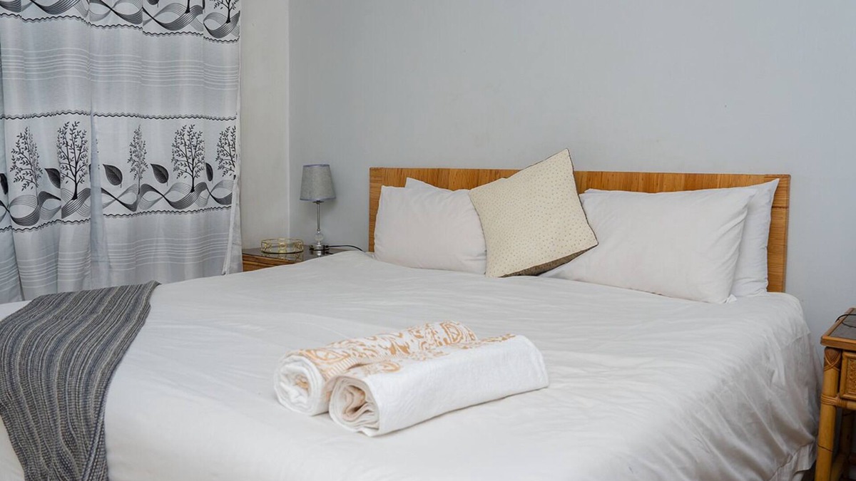 Greater Johannesburg Metropolitan Area House | Impeccable 3-Bed House in Joburg, 6km near Sandton, close to Gautrain.
