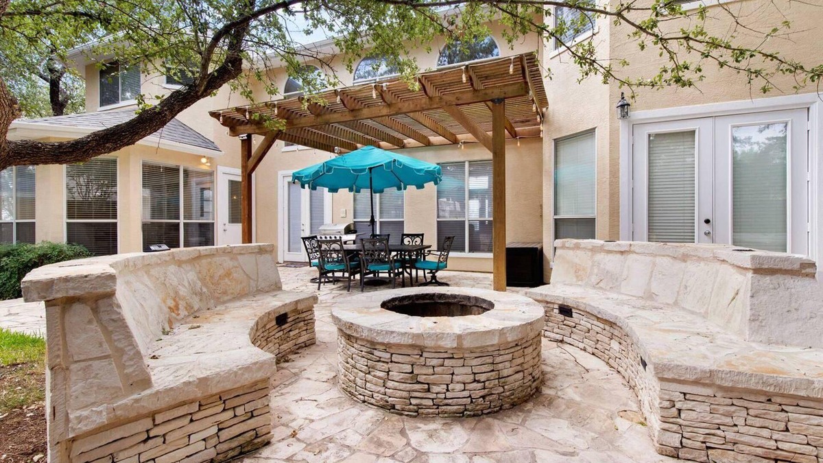 Far North Central Villa | Impeccable 4-bed Villa in San Antonio l Jacuzzi