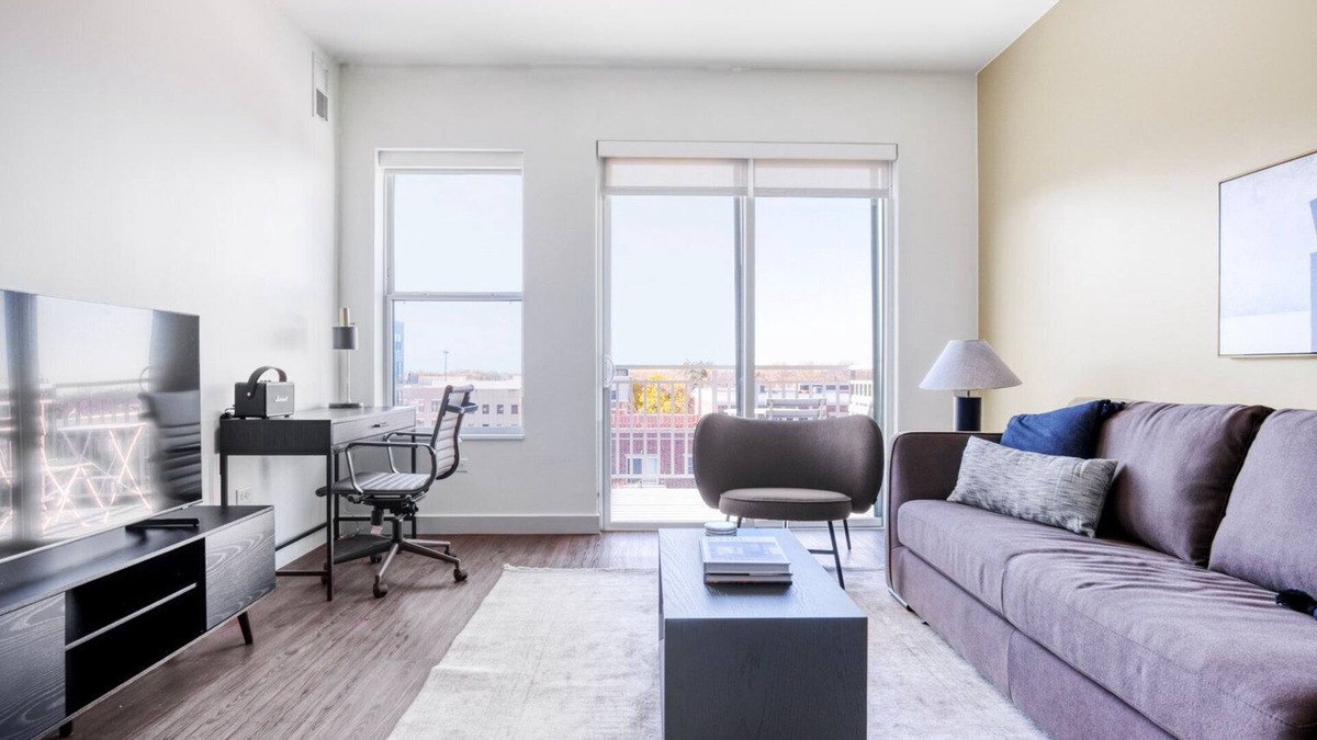 Elmhurst Apartment | Impeccable Elmhurst 1BR w/Lounge, Pool & Gym nr Metra, by Blueground