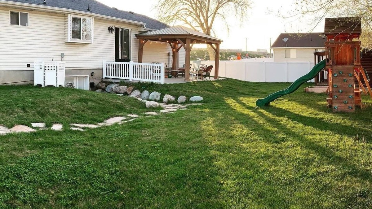Lehi House | Impeccably maintained, fun yard, 3 Mi from Thanksgiving Point in Lehi