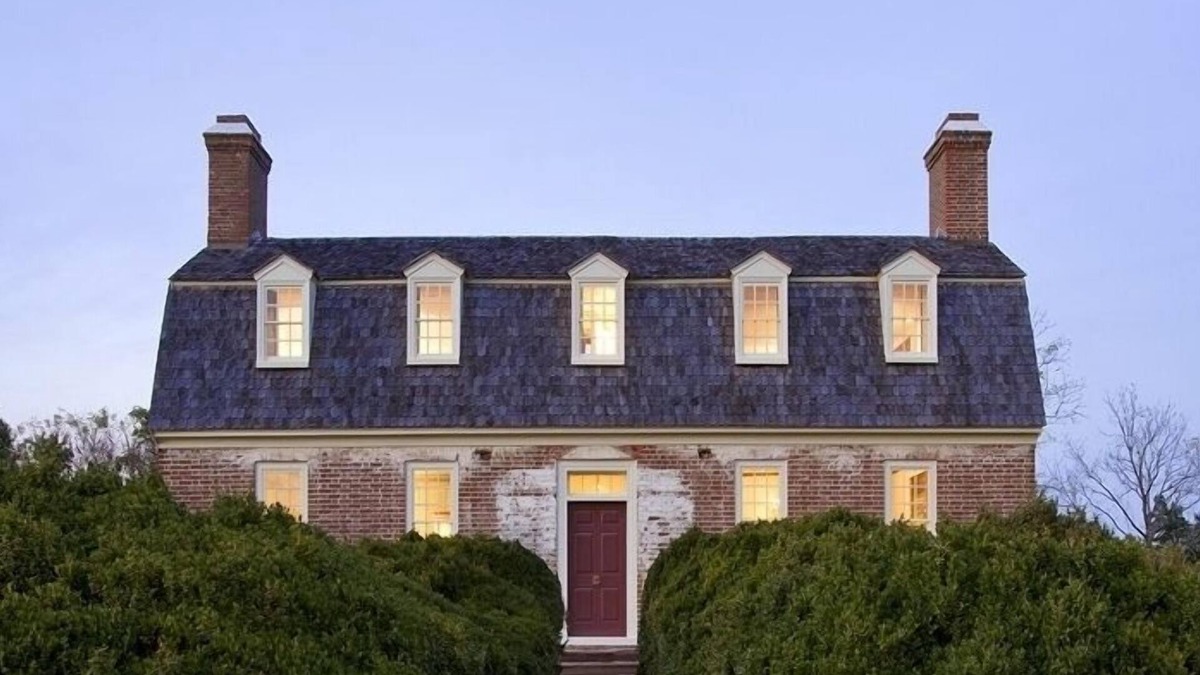 Hardyville House | Impeccably restored home with modern conveniences.