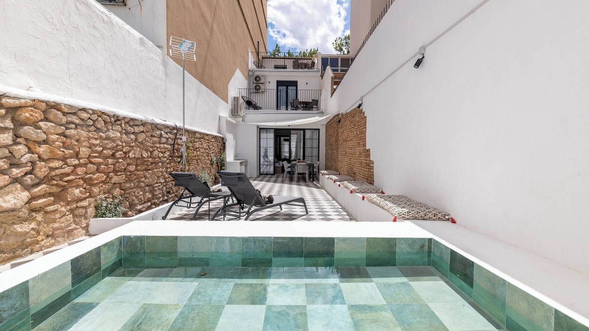 Jesus Apartment | Impresionante Loft de Estilo Urbano con Terraza. Un Oasis en la Ciudad