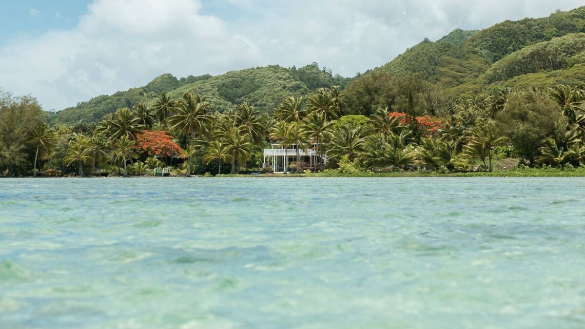 Muri House | Impressive, 10 bedroom Beach House located directly on Muri Lagoon