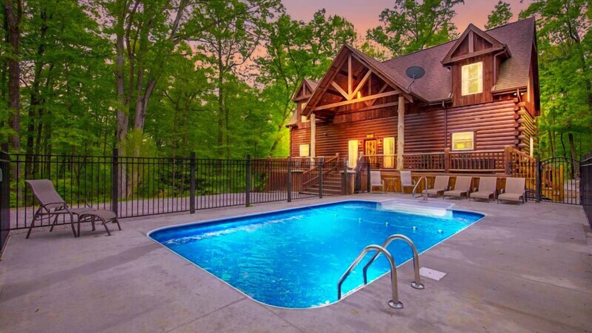 Rockbridge Cabin | Impressive 5 bedroom lodge with seasonal in ground pool and new custom theater. Near Cantwell Cliffs