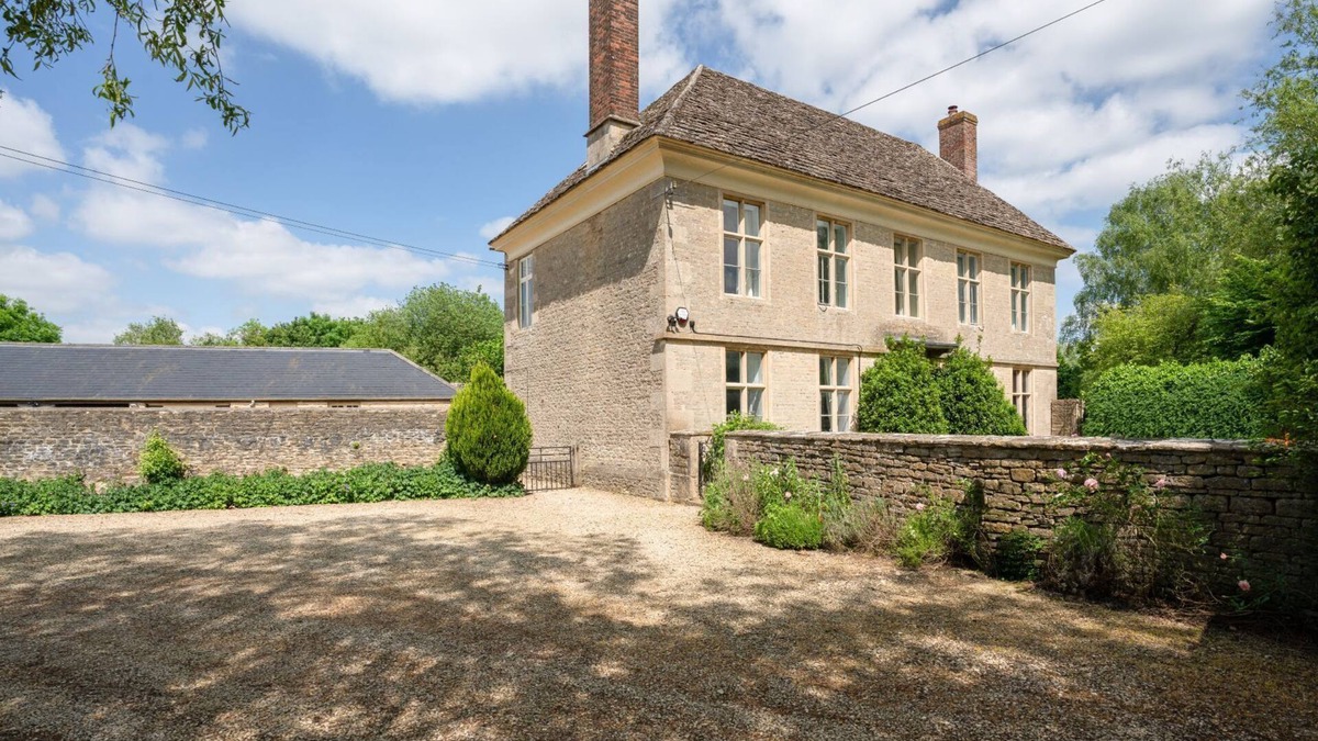 Quenington Other | Impressive Georgian Farmhouse with hot tub and games room - Yew Tree Farmhouse