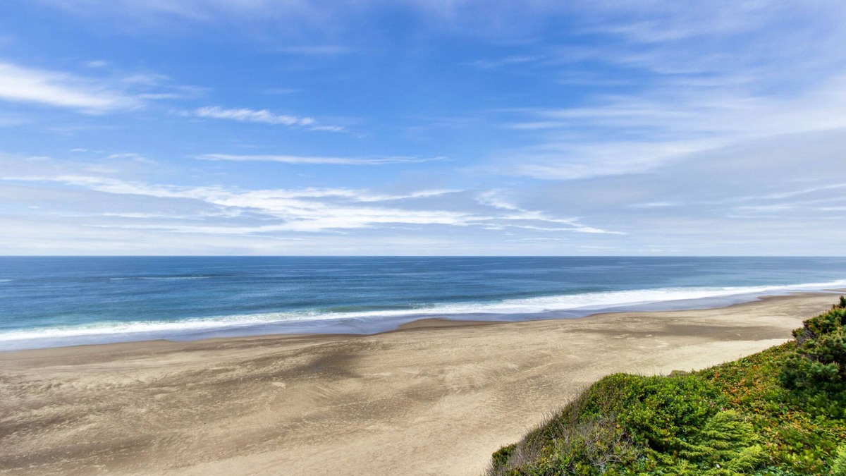 Gleneden Beach House | Impressive oceanfront home with great views - dog-friendly