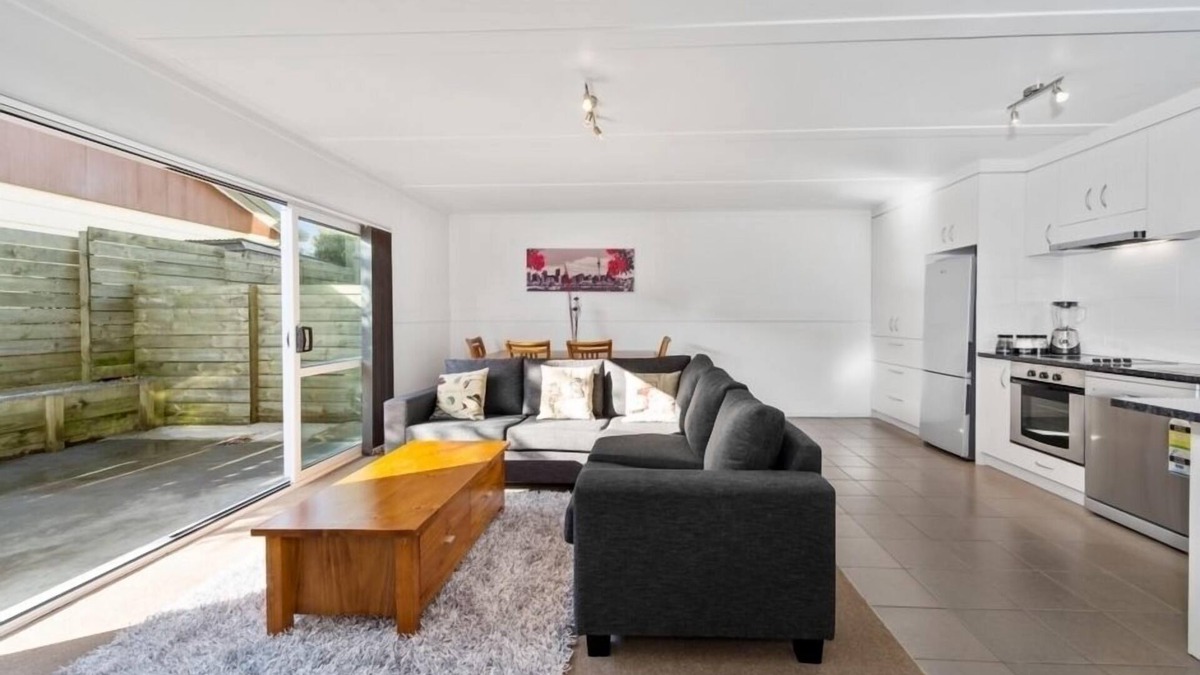 Rotorua House | Impressive Rotorua Center Pad