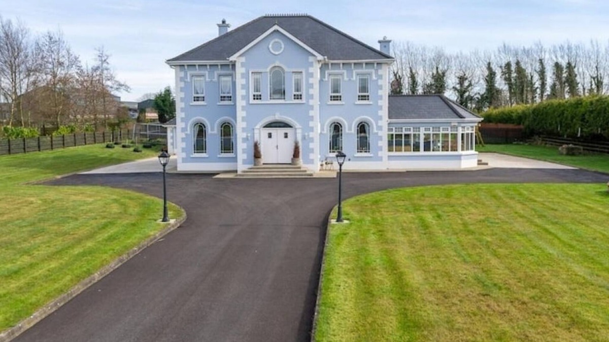 Saint Johnston House | Impressive spacious family home with 4 bedrooms