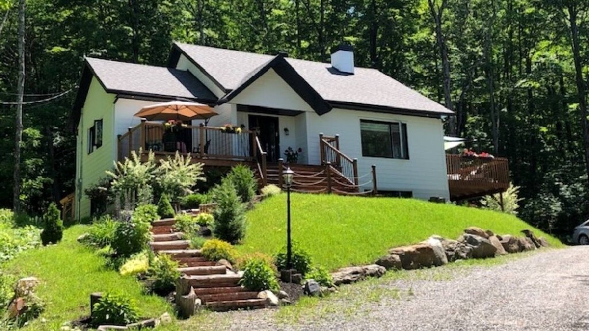 Sutton House | In a Charming Mountain Chalet on the Foothills of Mount Sutton