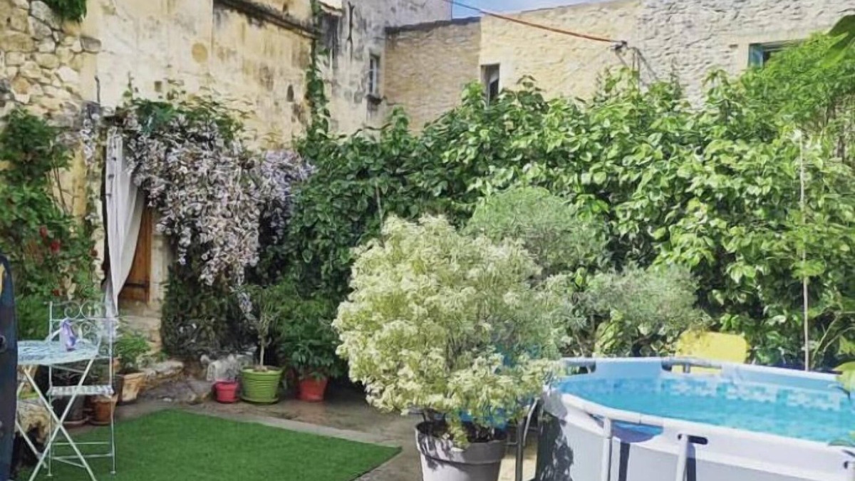 Montfrin House | In a historic 12th-century building