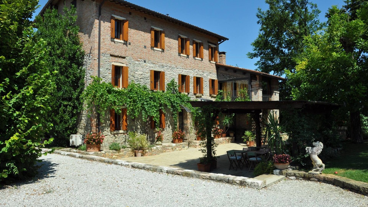 Ospedaletto di Pescantina Apartment | In a Nineteenth- century house original stone apartments B&B in the Euganean Hil