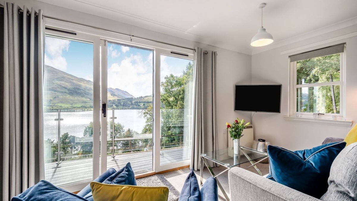 Lochearnhead Cottage | In a peaceful location, this cottage is bright and modern with stunning views over Loch Earn.