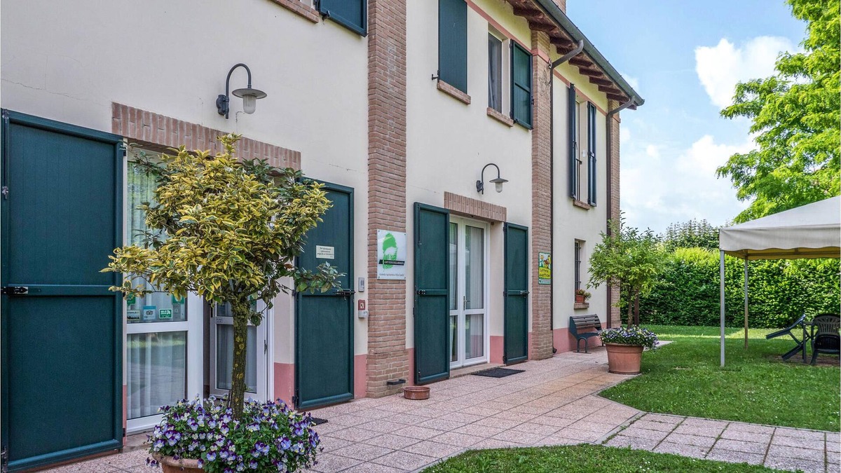 Porotto Apartment | In a quiet location, outside Porotto, this welcoming apartment welcomes you.